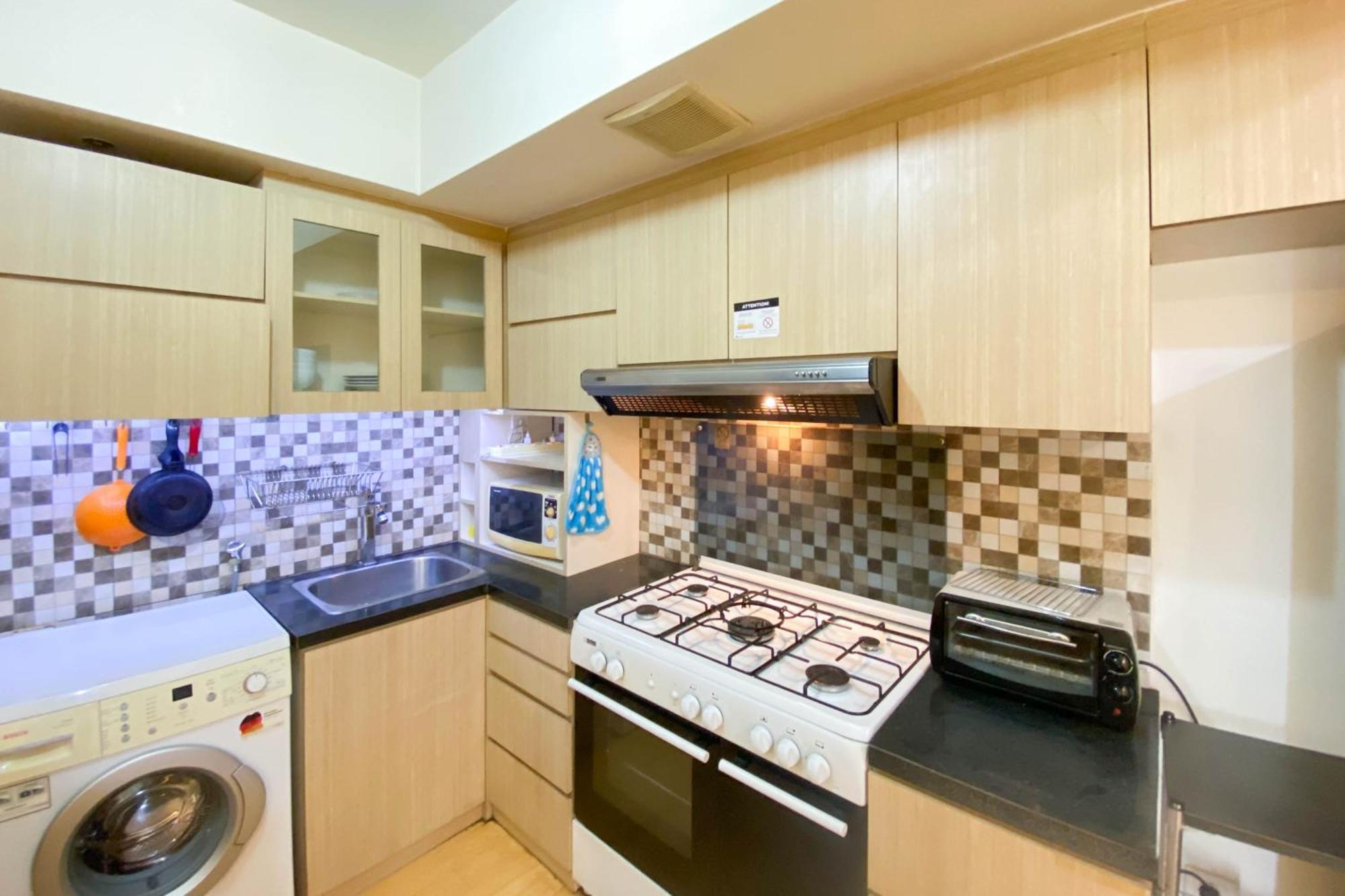 Cozy And Modern Look 2br The Wave Kuningan By Travelio