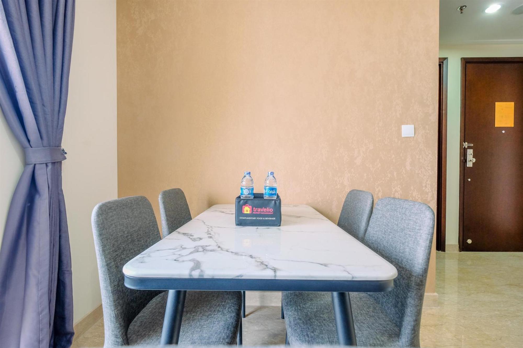 Apartment Modern Look And Comfy 2br At Menteng Park By Travelio *