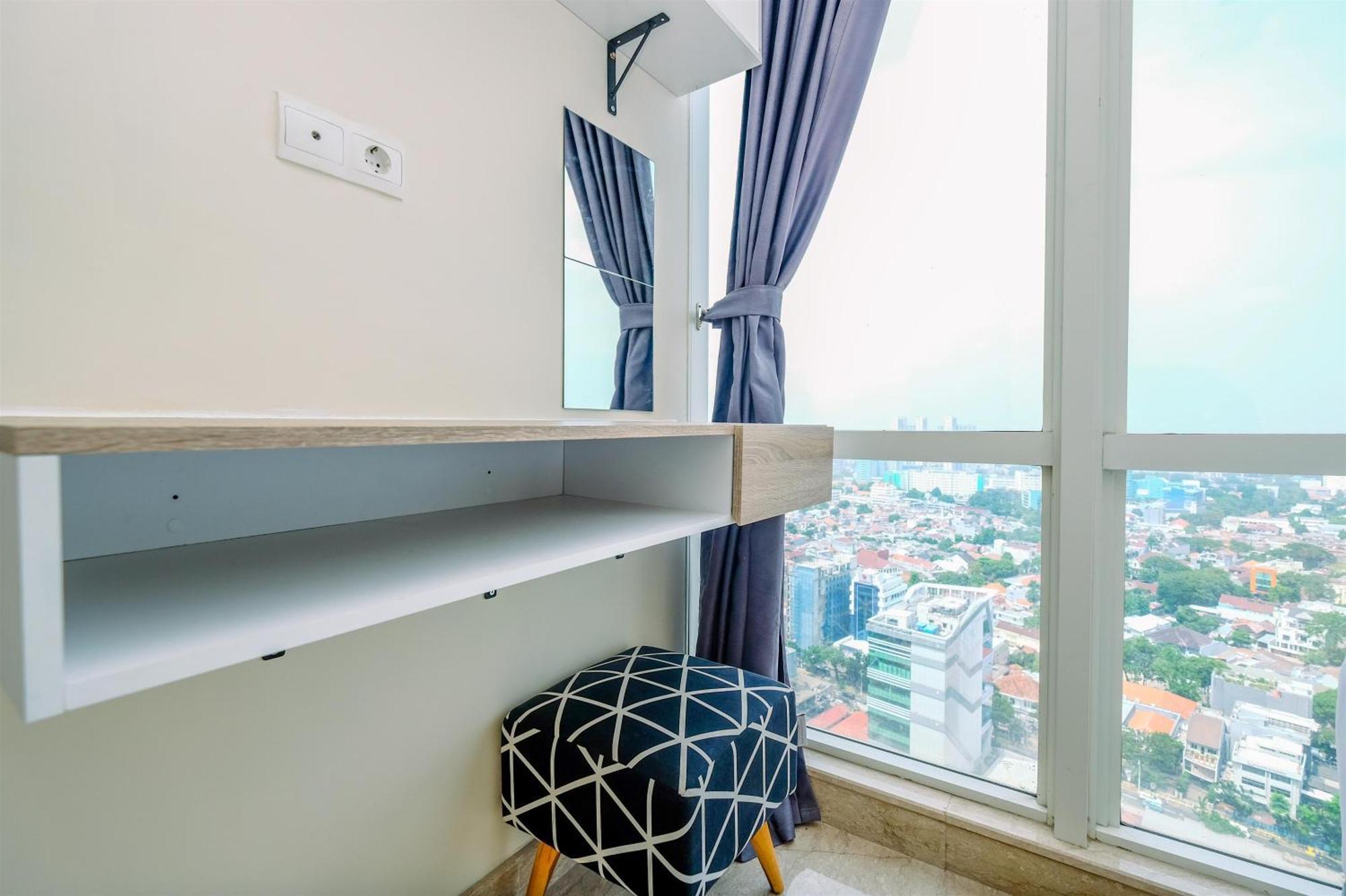 Apartment Modern Look And Comfy 2br At Menteng Park By Travelio