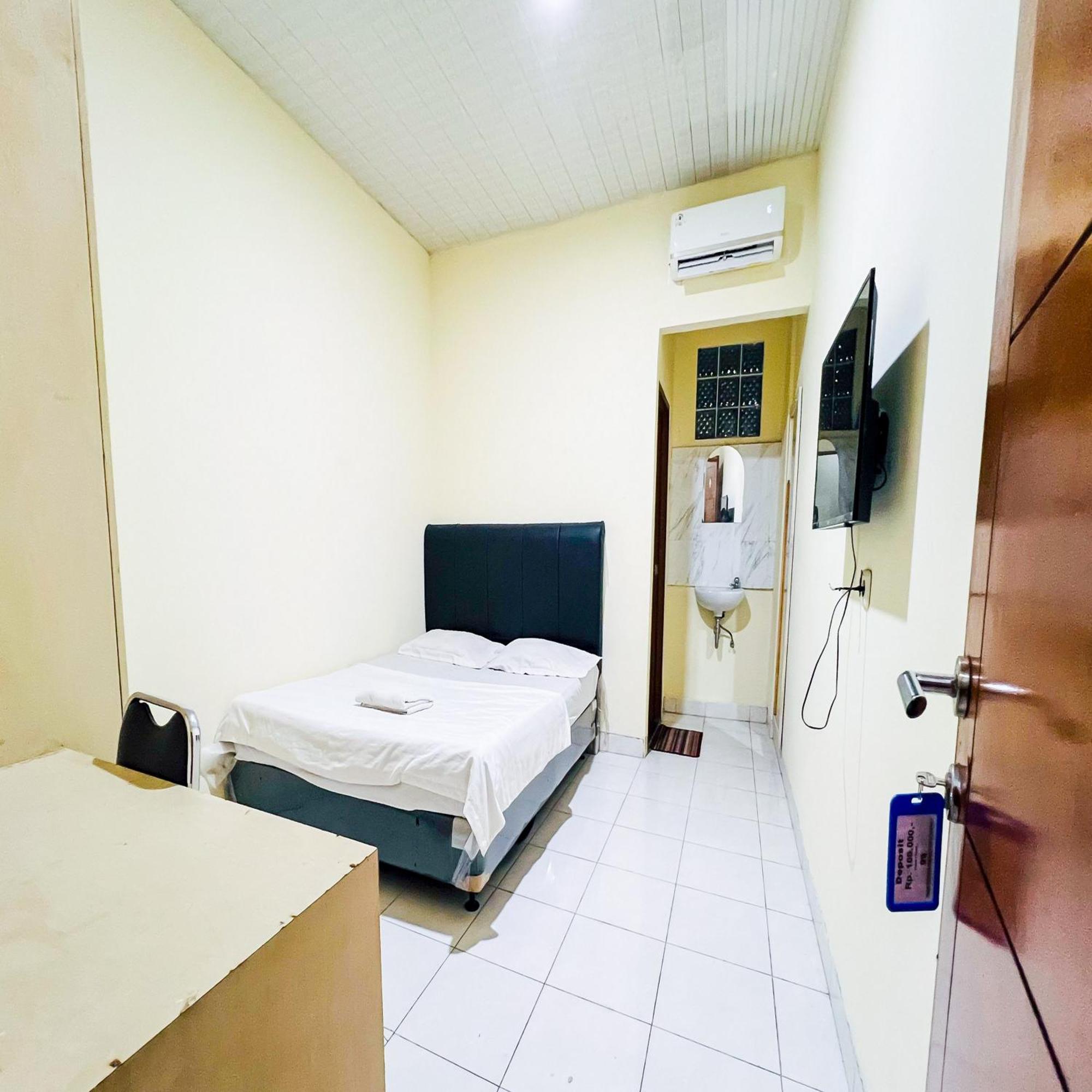 Hotel Taisir Near Palmerah Mitra Reddoorz Jakarta