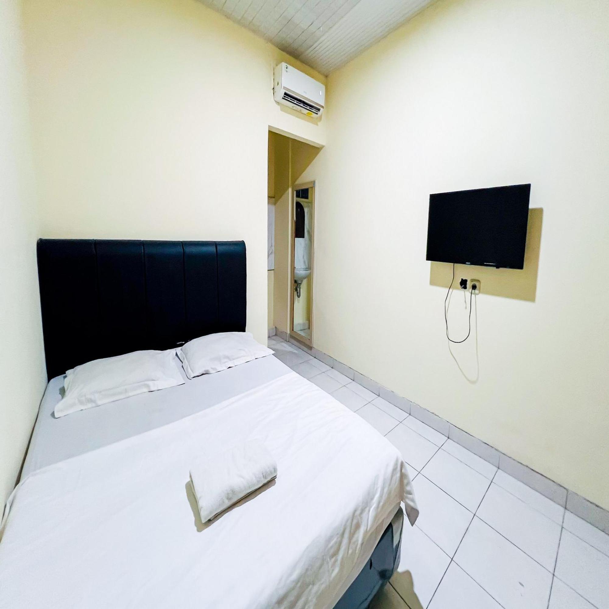 Taisir Near Palmerah Mitra Reddoorz Jakarta