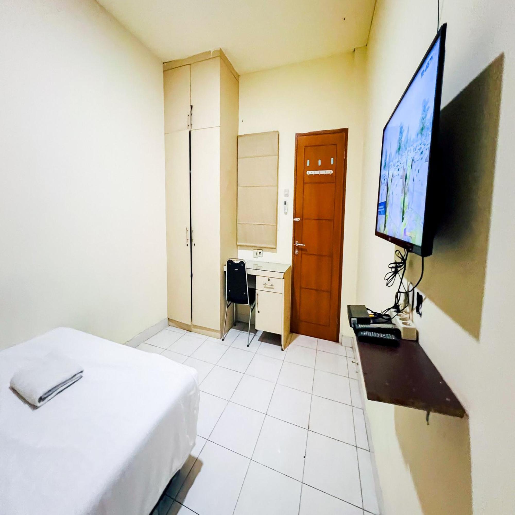 Taisir Near Palmerah Mitra Reddoorz 2* Jakarta