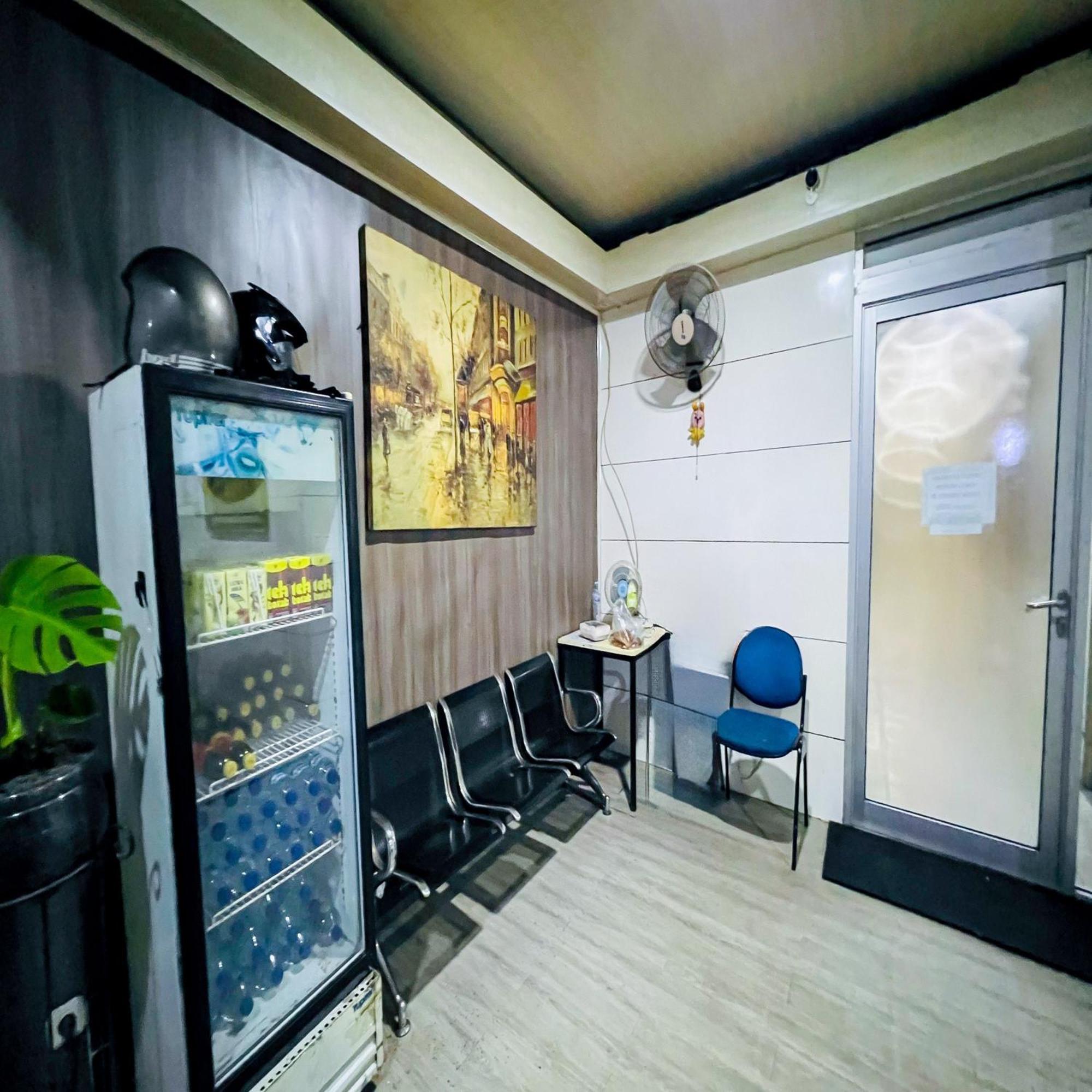 Taisir Near Palmerah Mitra Reddoorz
