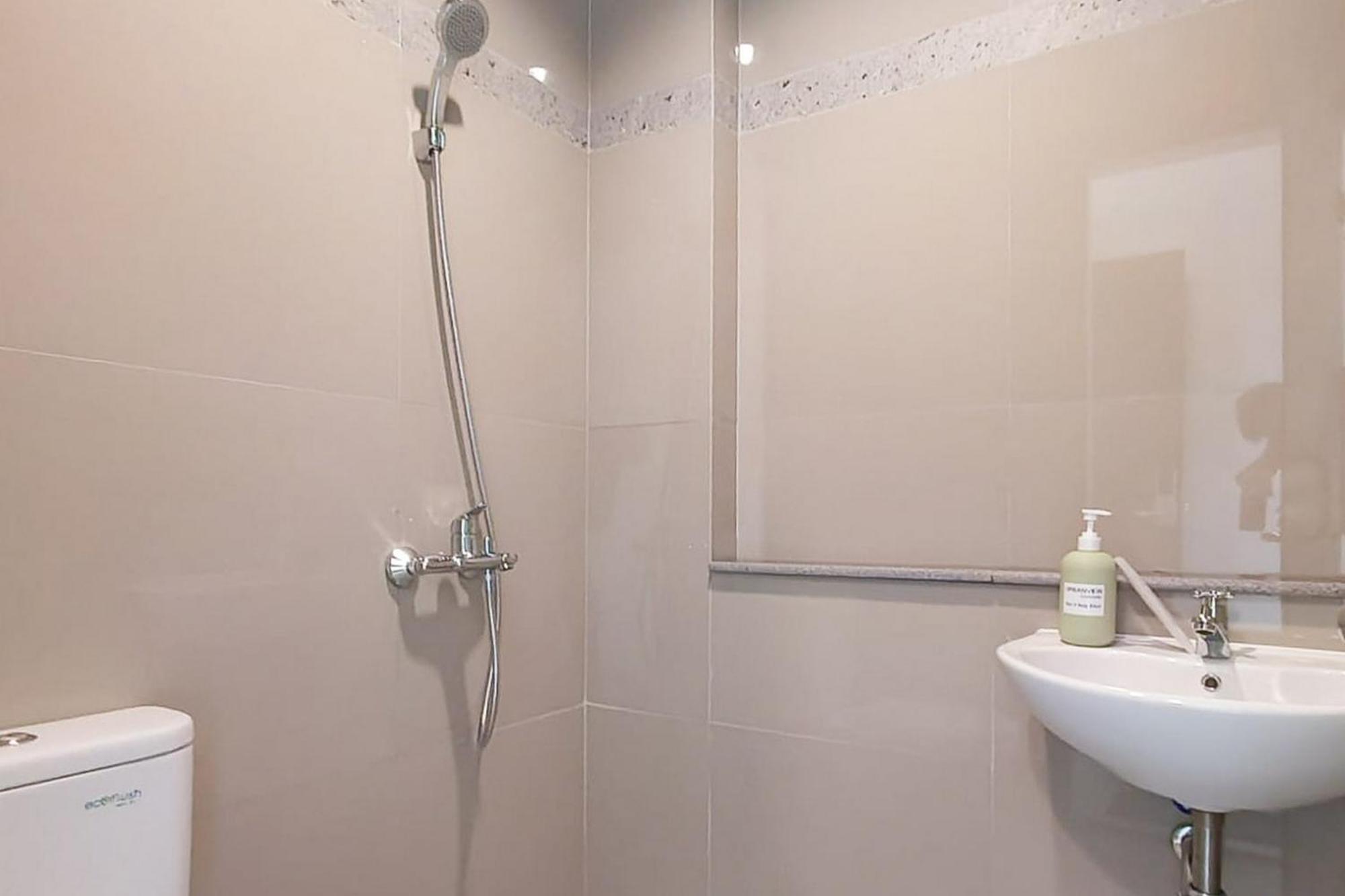 Urbanview Greenville Jakarta