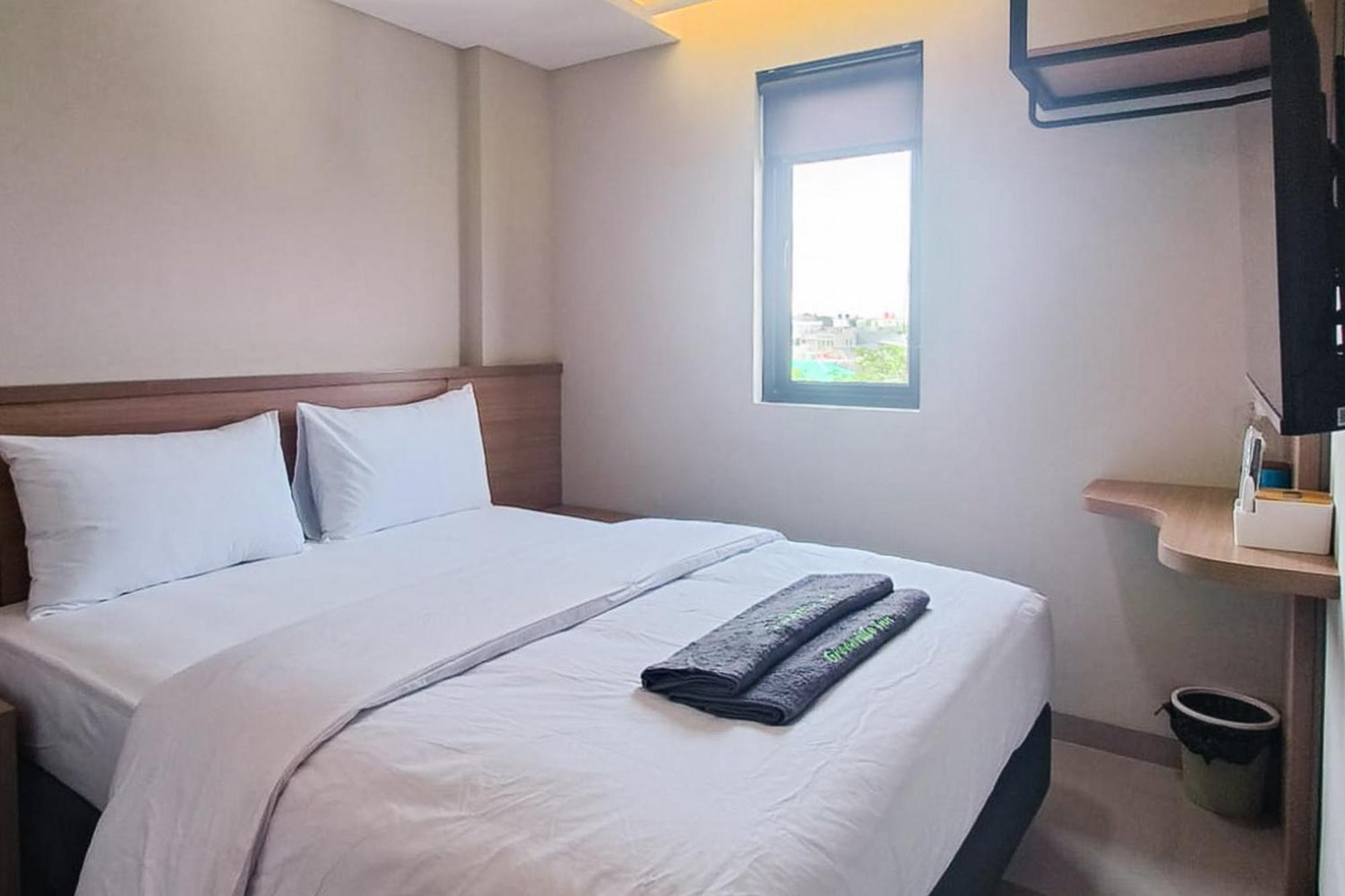 Urbanview Greenville Jakarta
