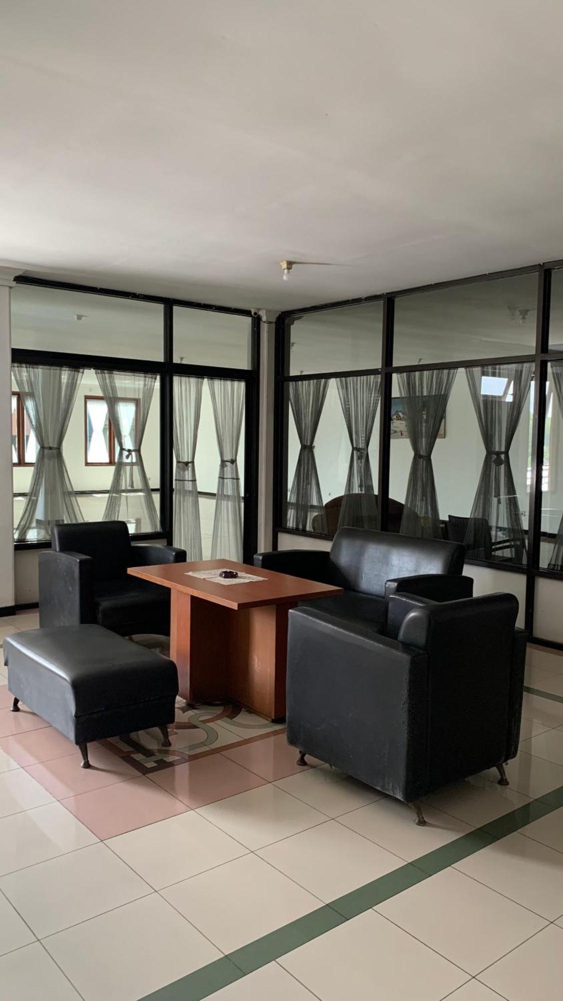 Spot On 94142 Al Fatih Syariah 2 2* Jakarta
