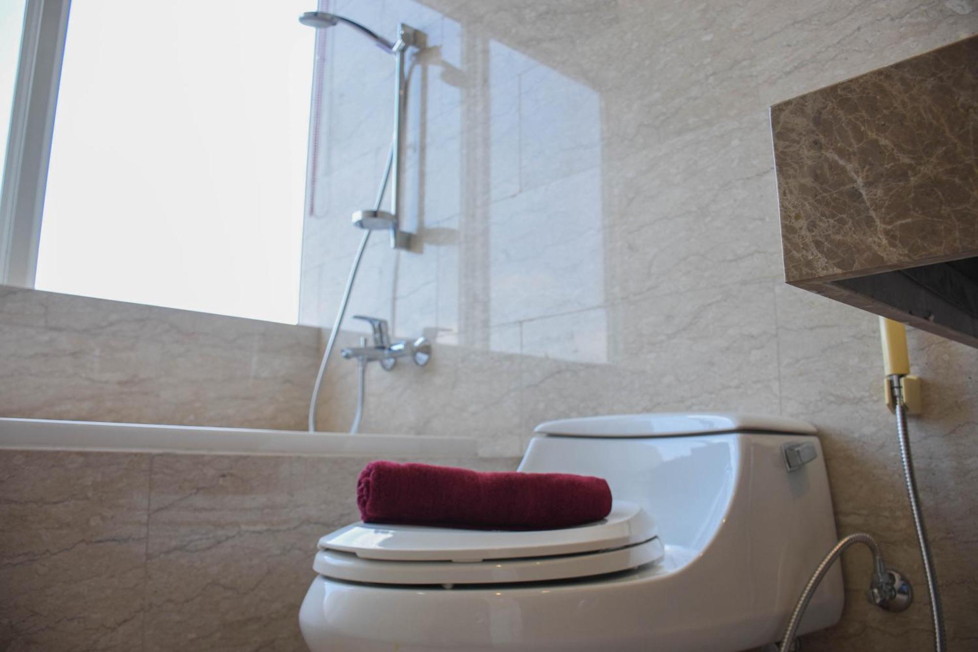 Spacious And Elegant 3br At Menteng Park By Travelio Apartment *