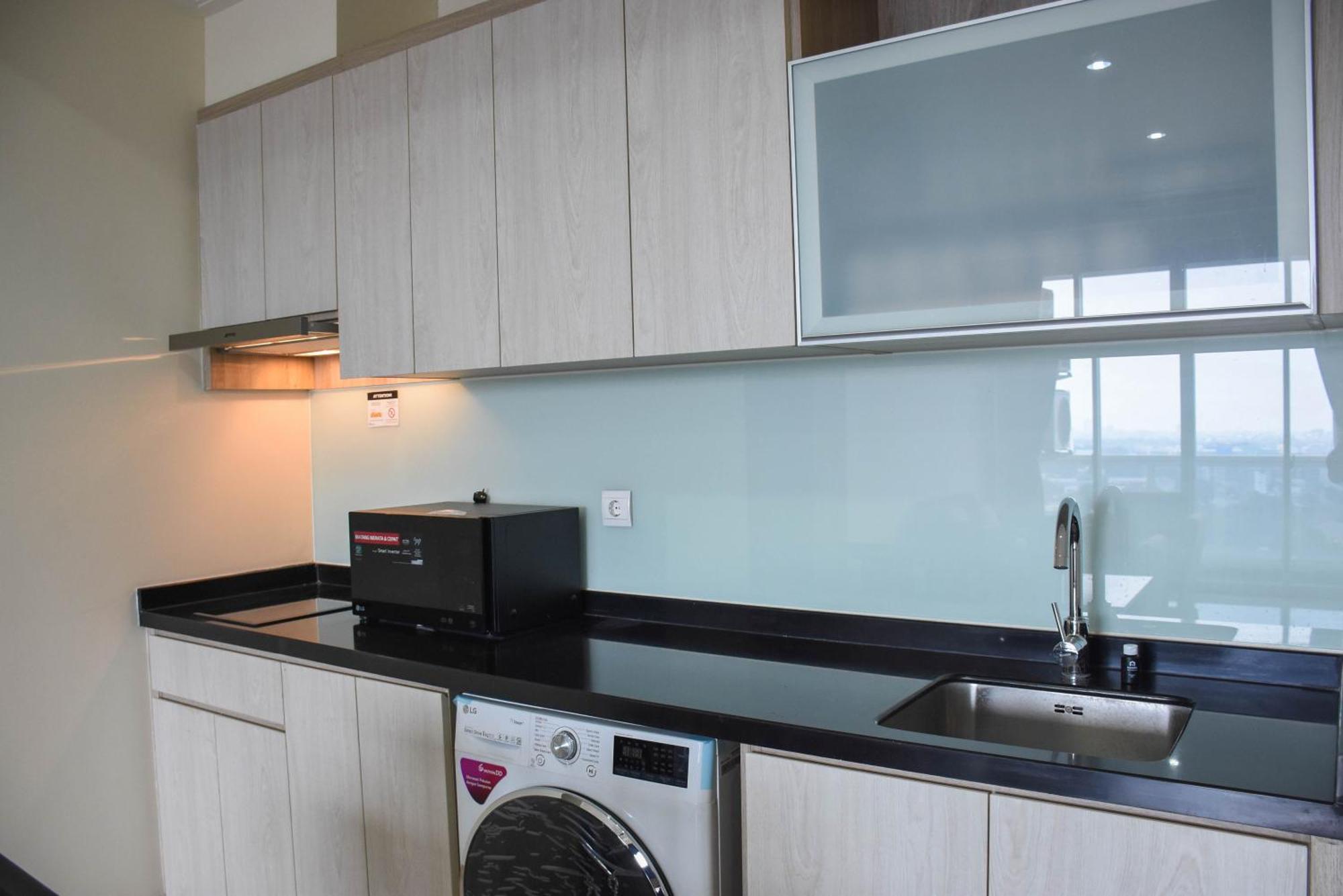Spacious And Elegant 3br At Menteng Park By Travelio Apartment