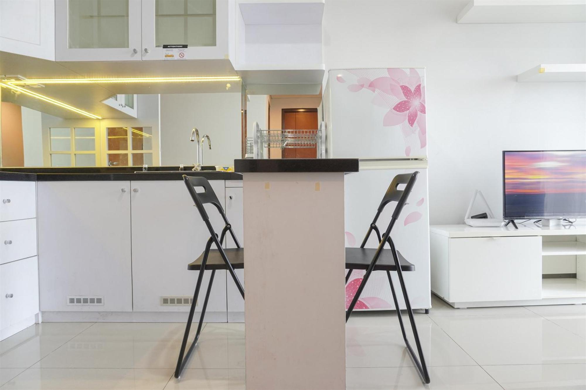 Apartment Elegant And Comfort 2br At Royal Olive By Travelio