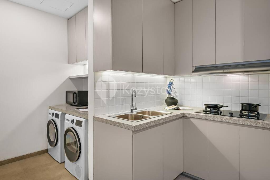 Ravina By Kozystay - Cilandak Apartment