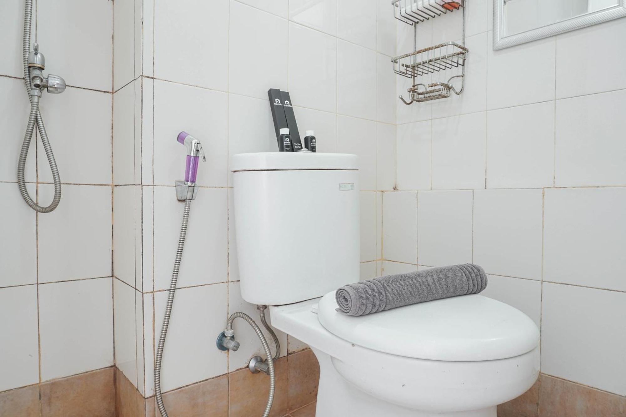 Apartment Compact At Bassura By Travelio