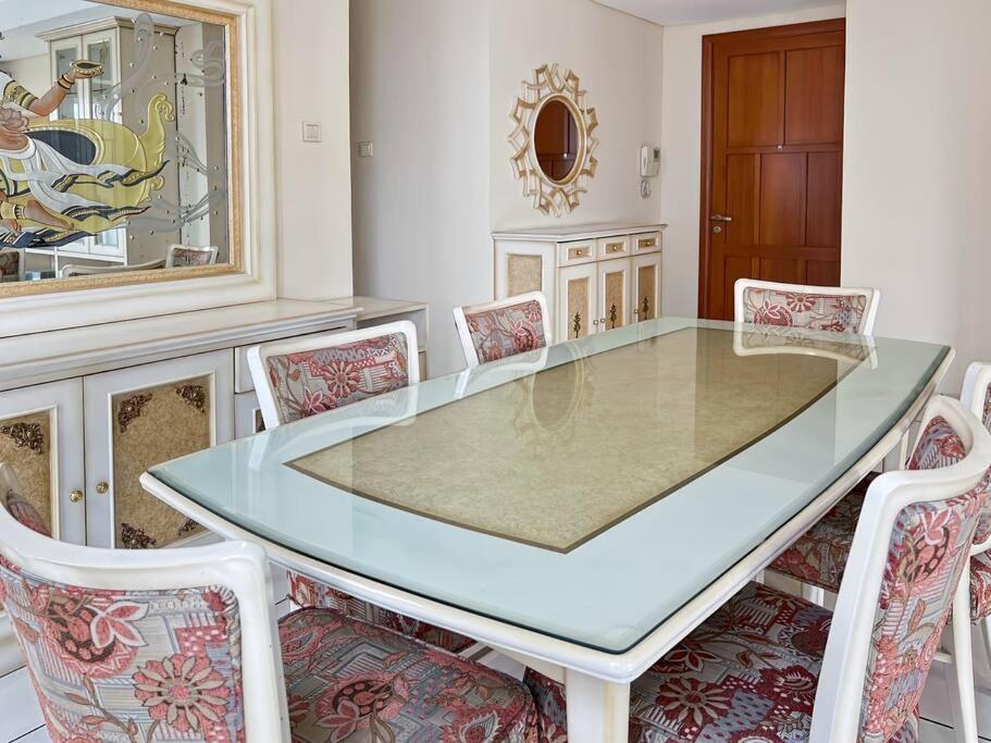 Luxury 2br Menteng With Pool, Wi-fi, Gym By 2ndhome Apartment Jakarta