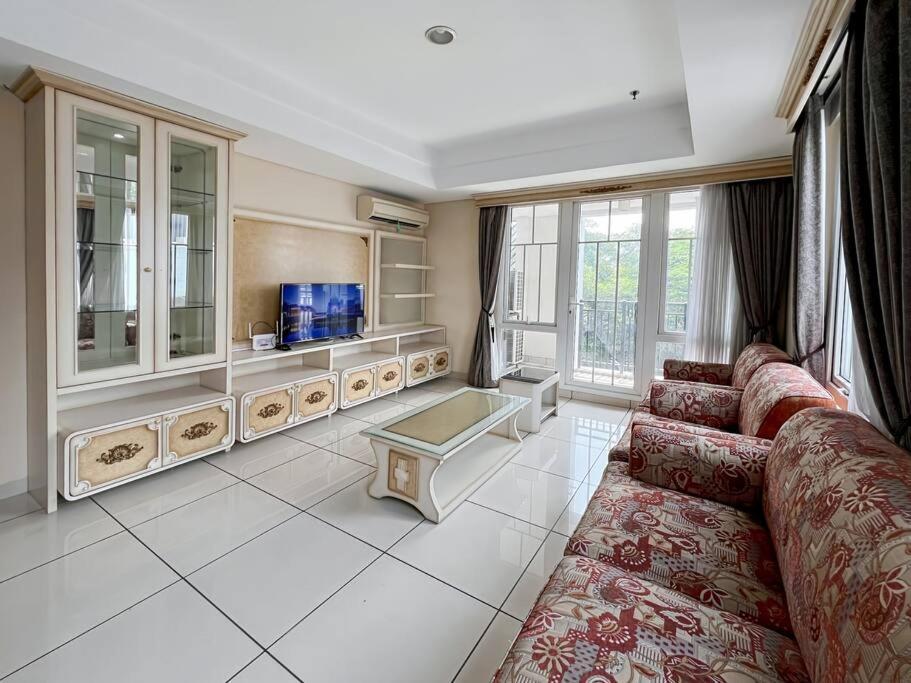 Luxury 2br Menteng With Pool, Wi-fi, Gym By 2ndhome Jakarta