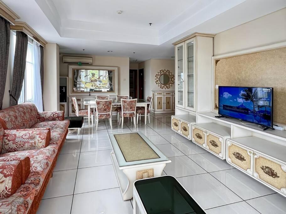 Luxury 2br Menteng With Pool, Wi-fi, Gym By 2ndhome Jakarta