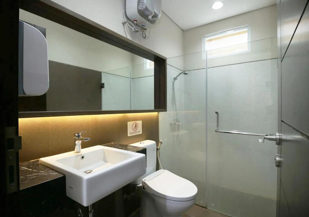 12 Aparthotel *