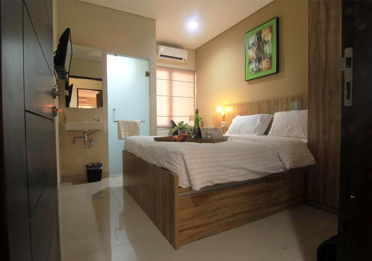 12 Aparthotel