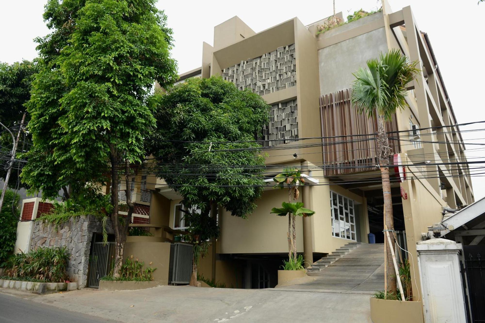 12 Jakarta