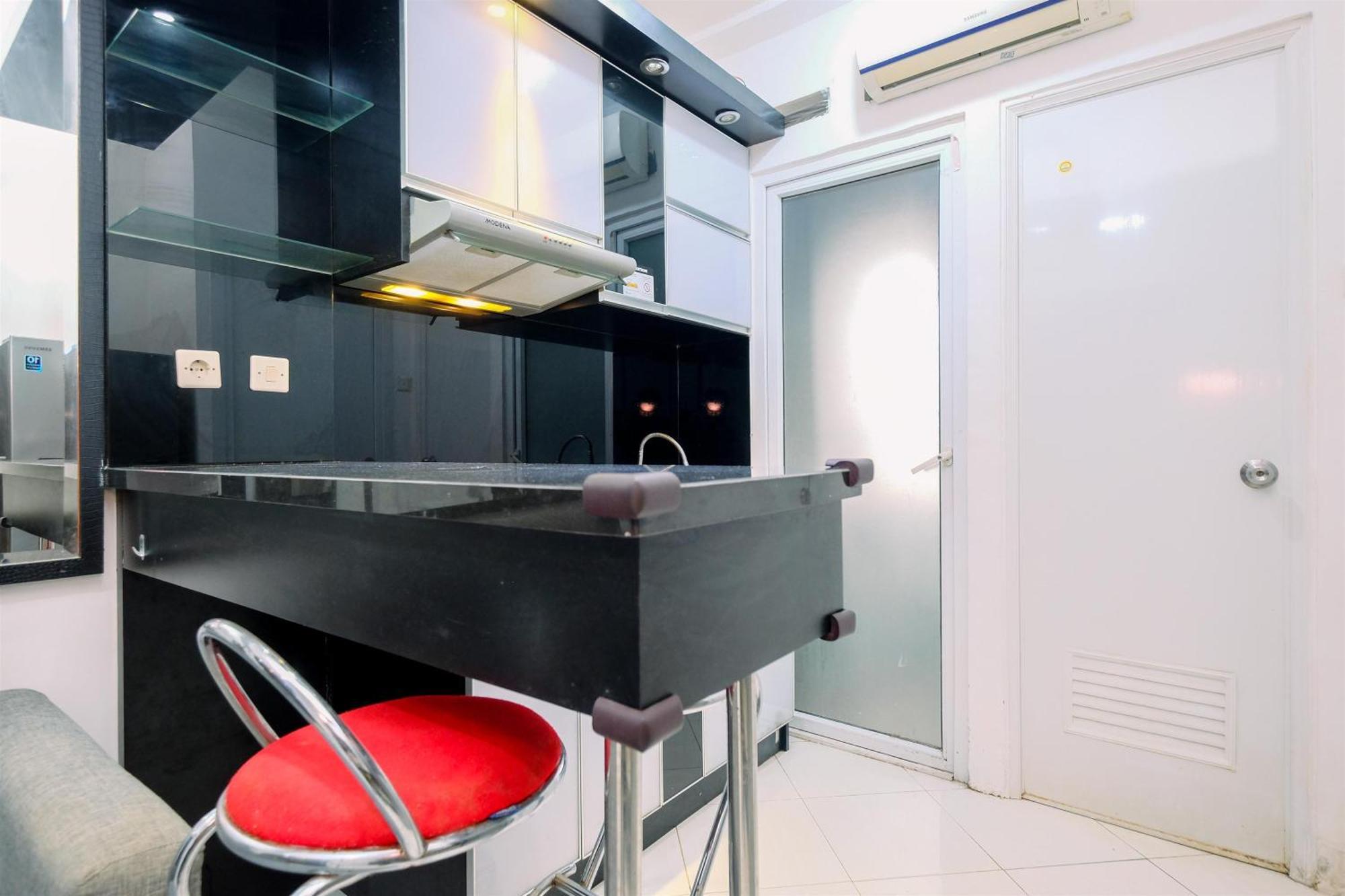 And Modern 1br Pramuka By Travelio Jakarta