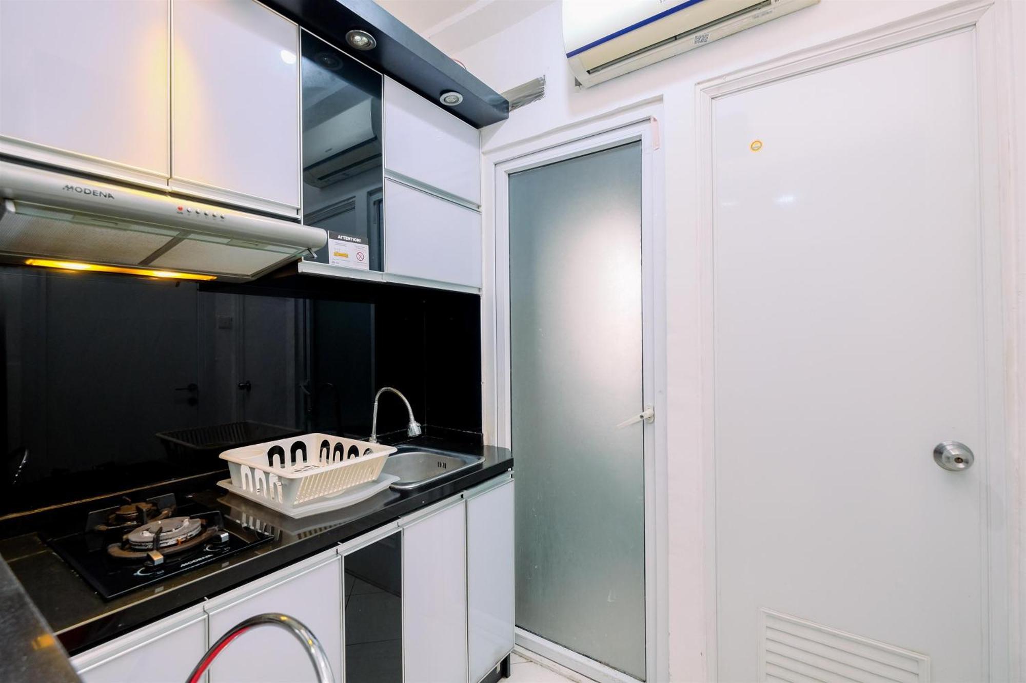 Apartment And Modern 1br Pramuka By Travelio