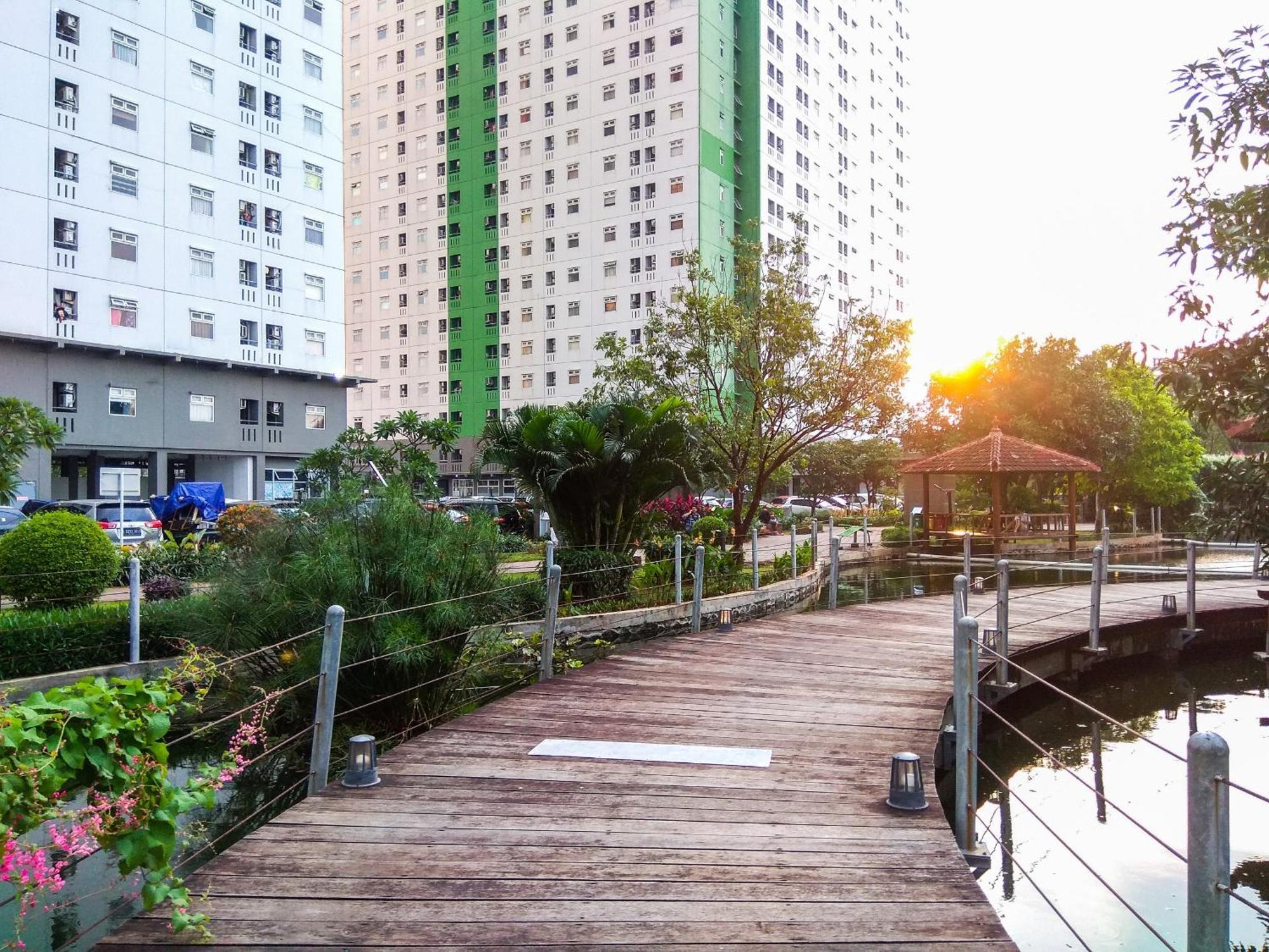 And Modern 1br Pramuka By Travelio