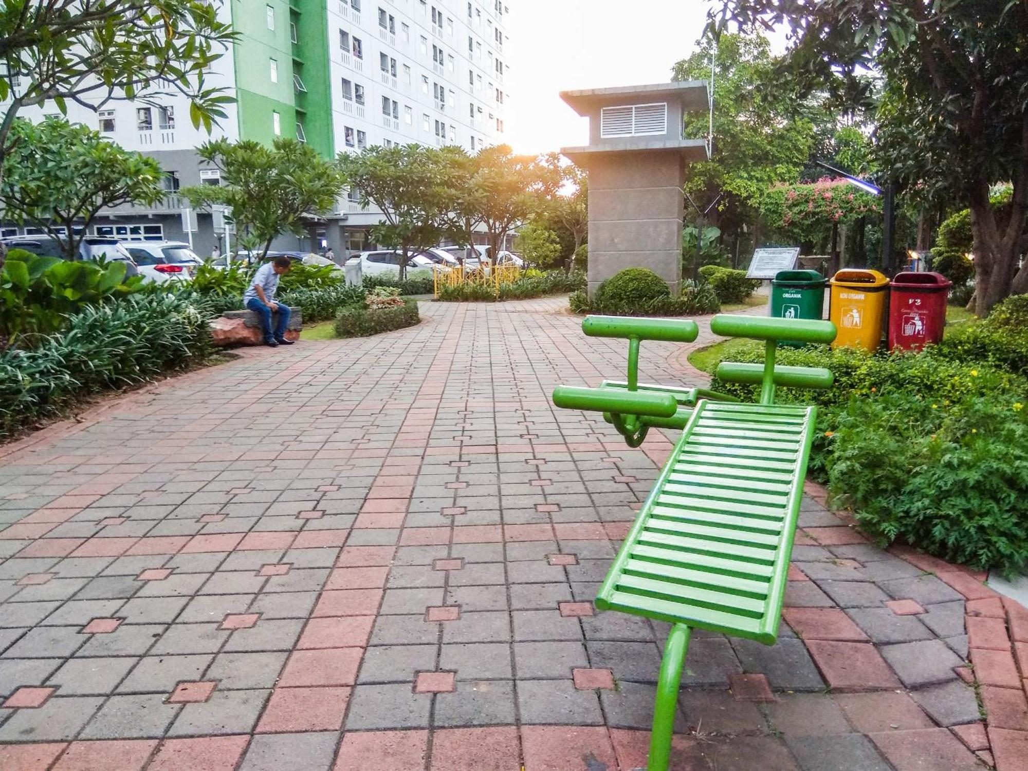 And Modern 1br Pramuka By Travelio Apartment