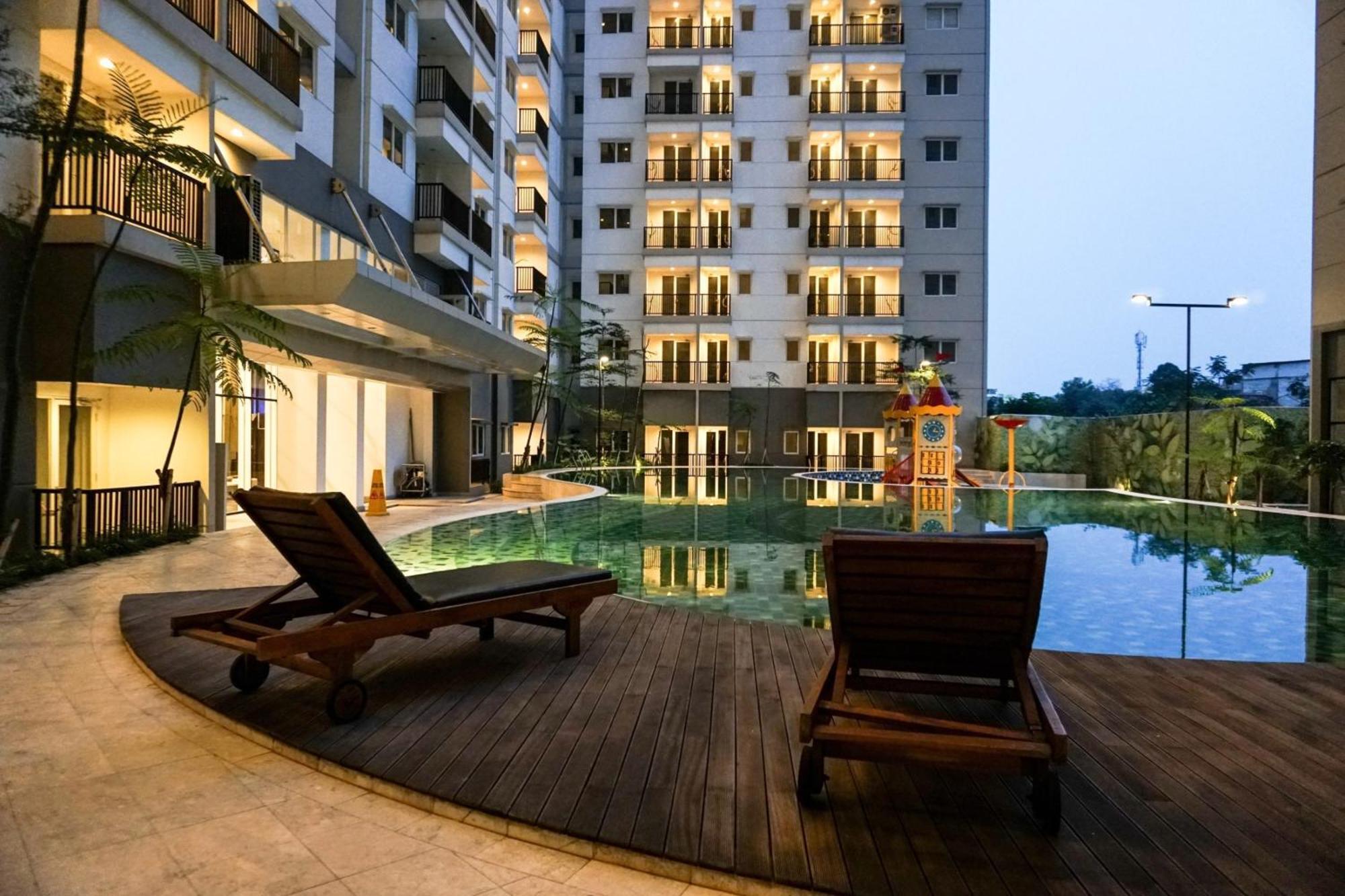Compact And Strategic Signature Park Grande By Travelio Jakarta