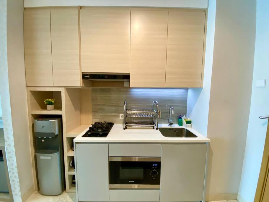 Capitol Senen With Pool Apartment Jakarta