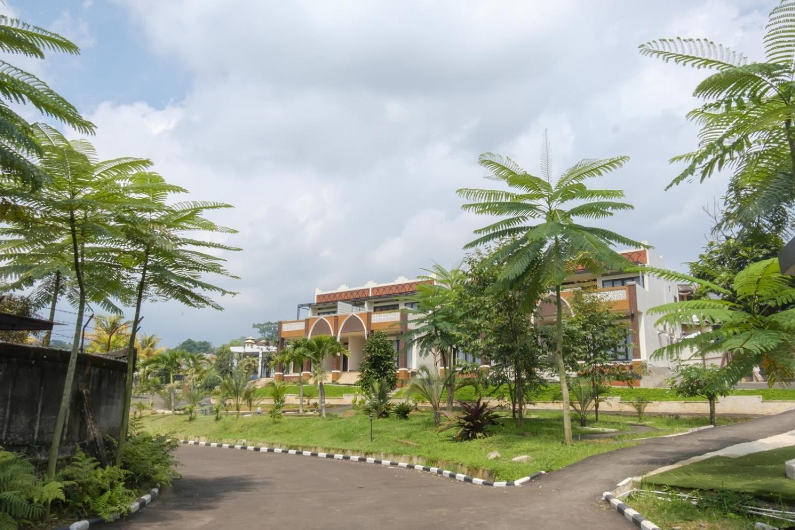 Salma Syariah By Twospaces, Bogor Hotel Jakarta
