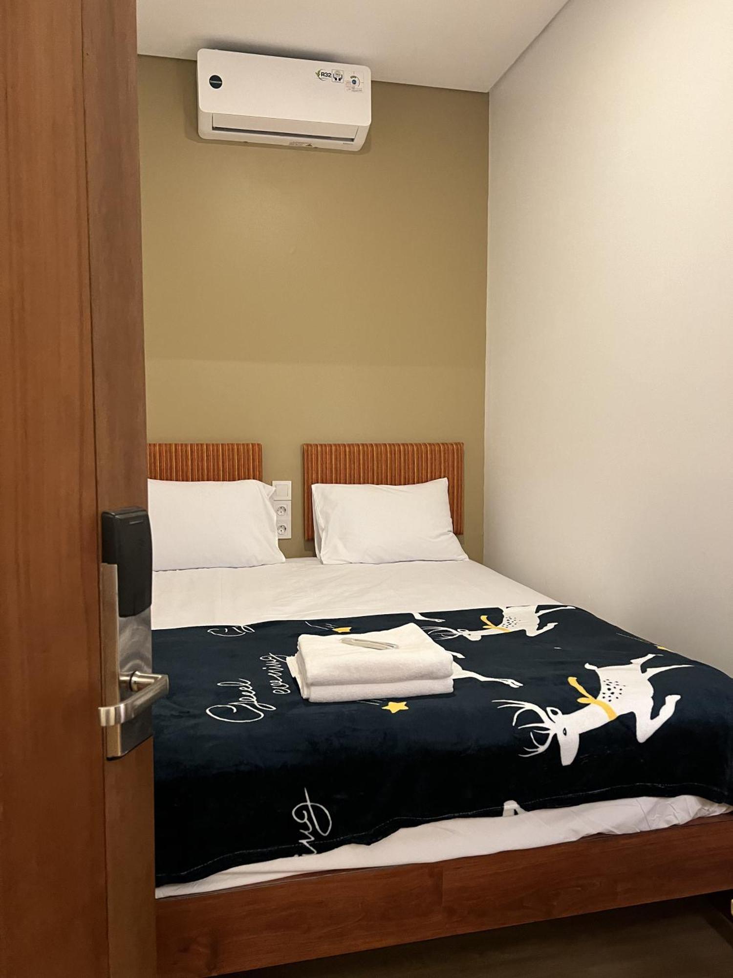 Senayan Capsulehotel *