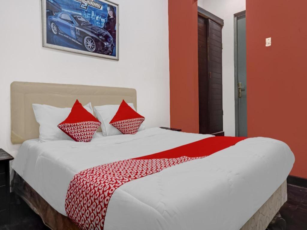 Capital O 90696 Tobana House Bintaro Hotel 2*
