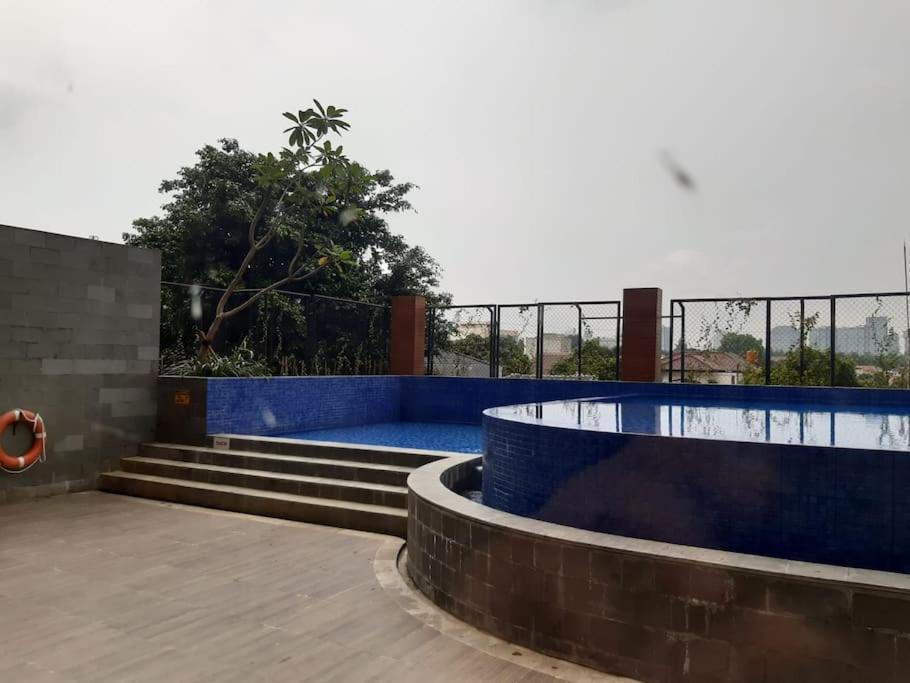 Apartment Modern At Nifarro Park
