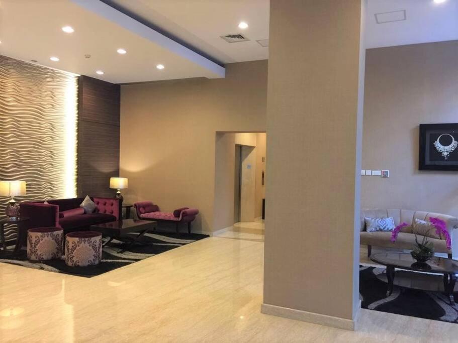 Modern At Nifarro Park
