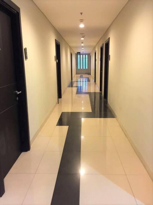 Apartment Modern At Nifarro Park