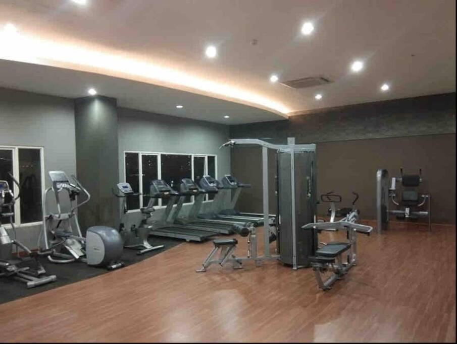 Apartment Modern At Nifarro Park *