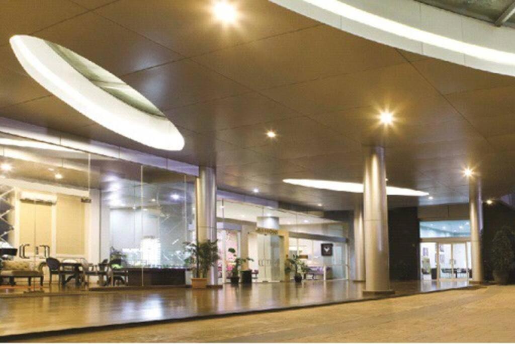 Modern At Nifarro Park Apartment