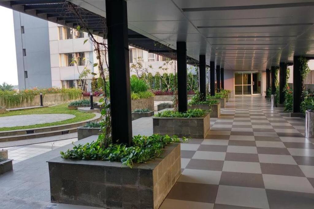 Modern At Nifarro Park Apartment *