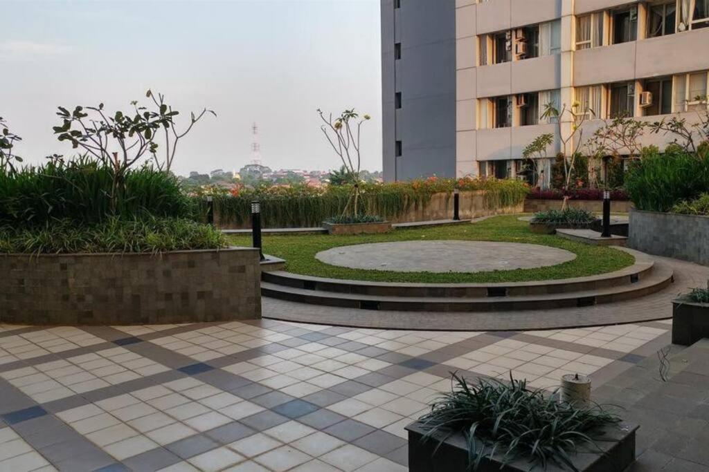 Modern At Nifarro Park *