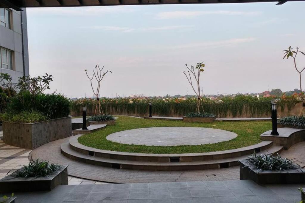 Apartment Modern At Nifarro Park