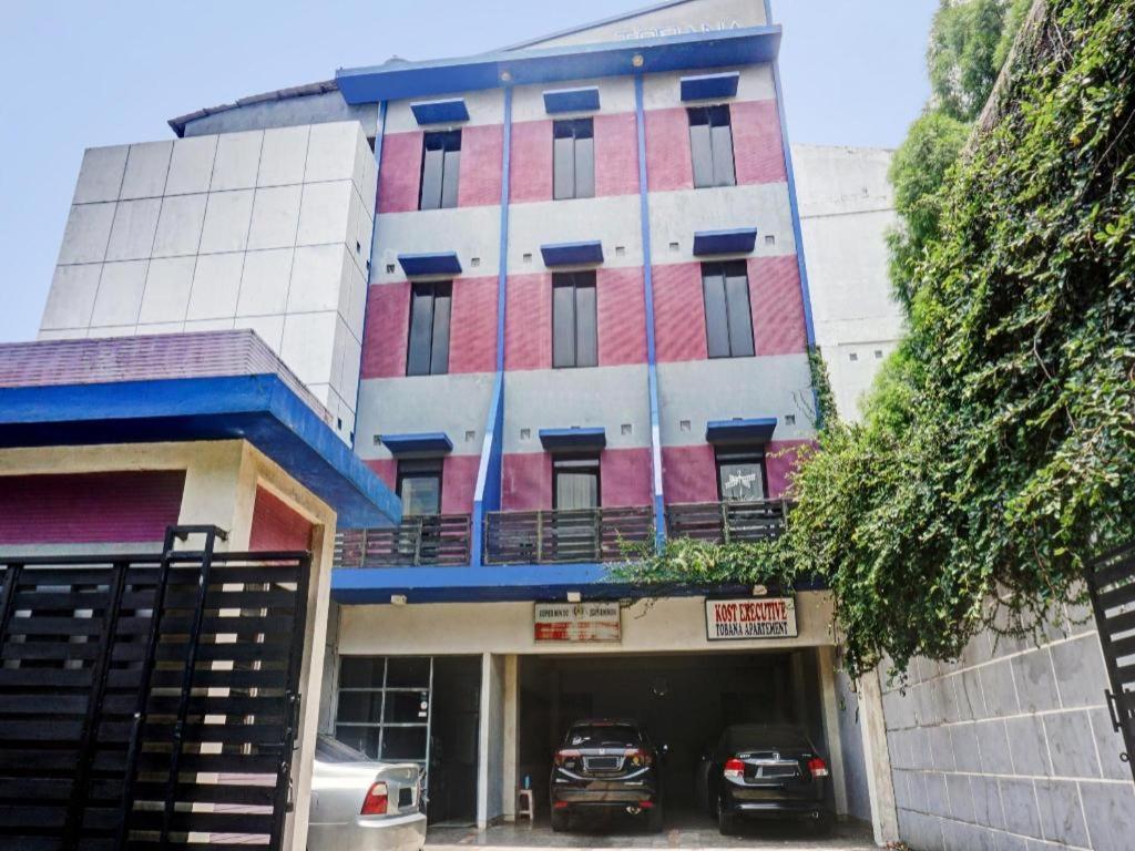 Capital O 90696 Tobana House Bintaro Hotel 2*