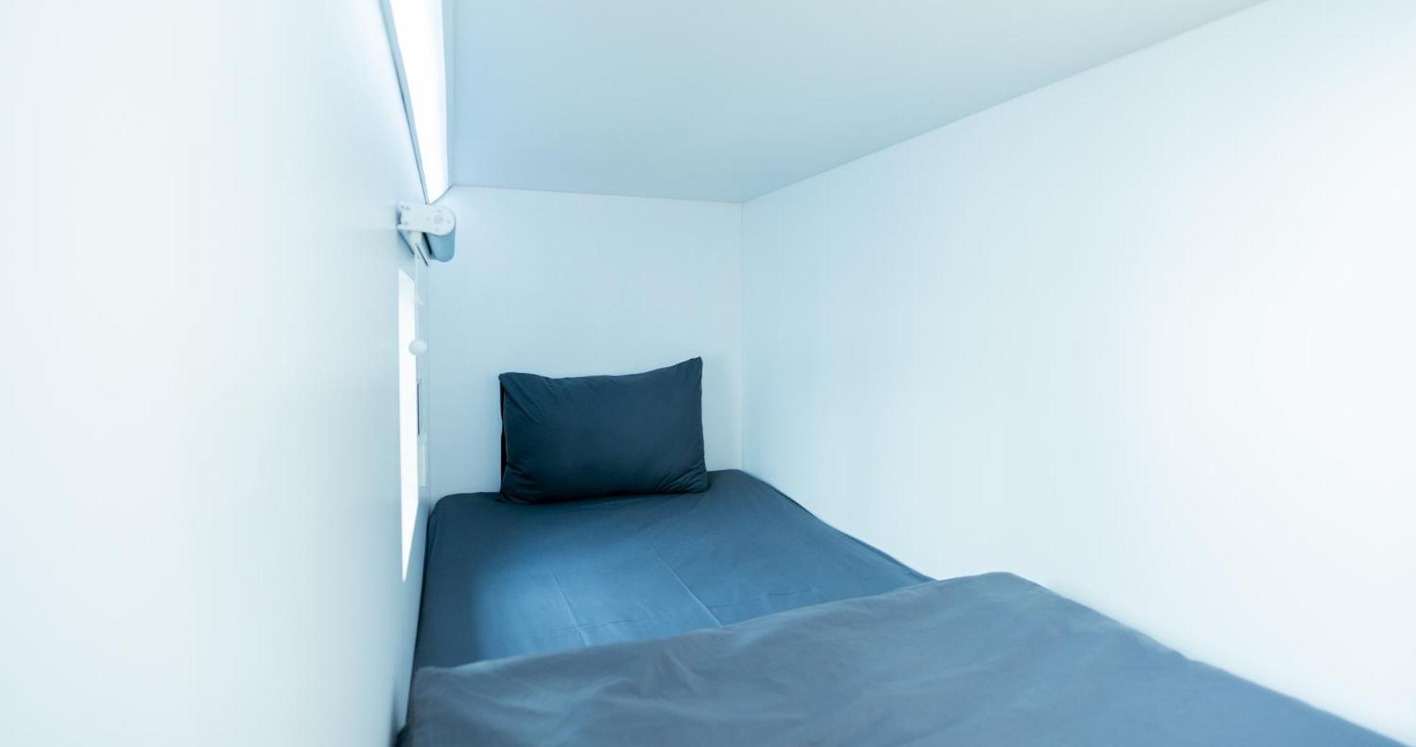 Capsule hotel Bobopod Juanda,
