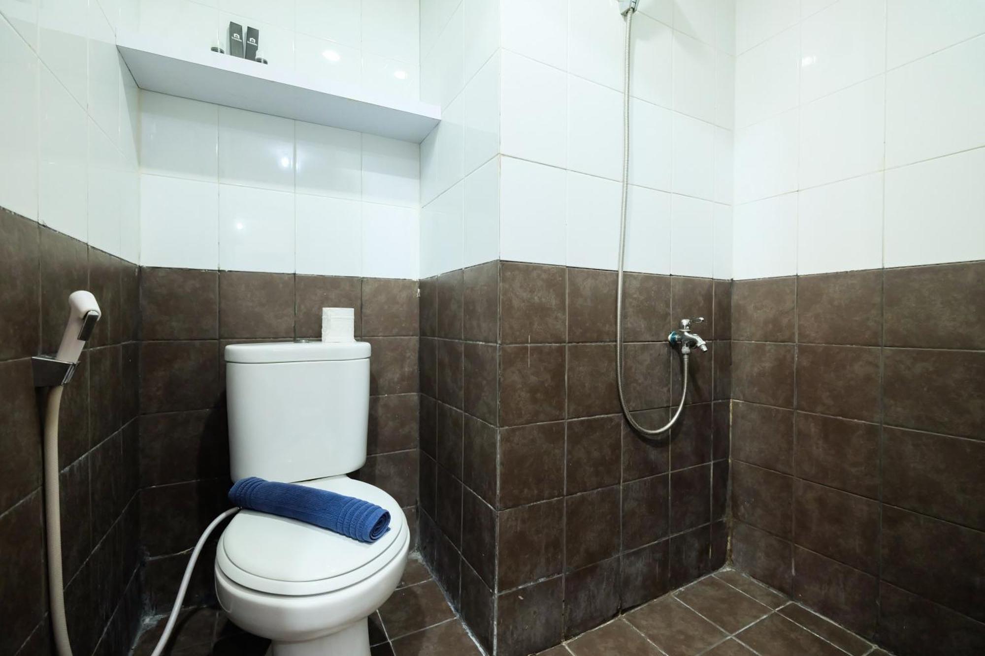 Apartment Homey 1br With Spacious Living Pramuka By Travelio