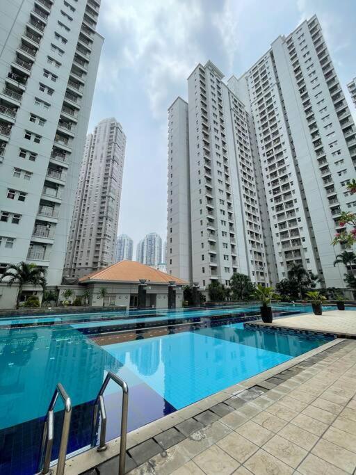 Newly Renovated 2br And Direct Mall Access