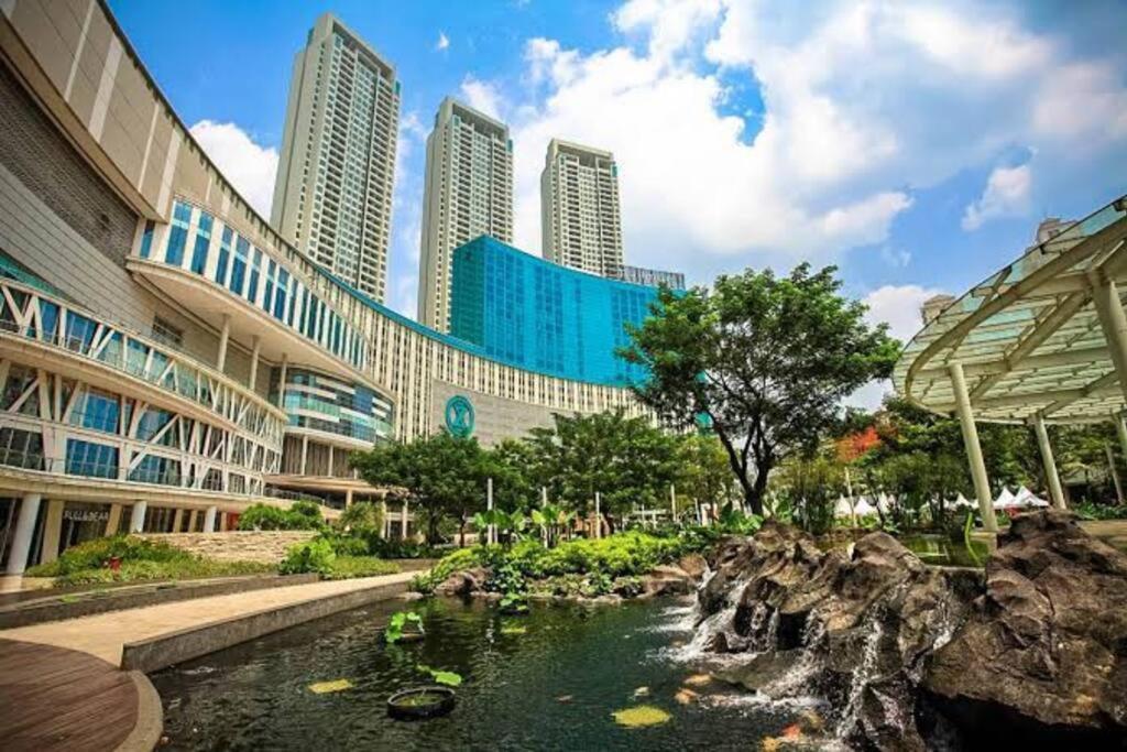 Newly Renovated 2br And Direct Mall Access Apartment *
