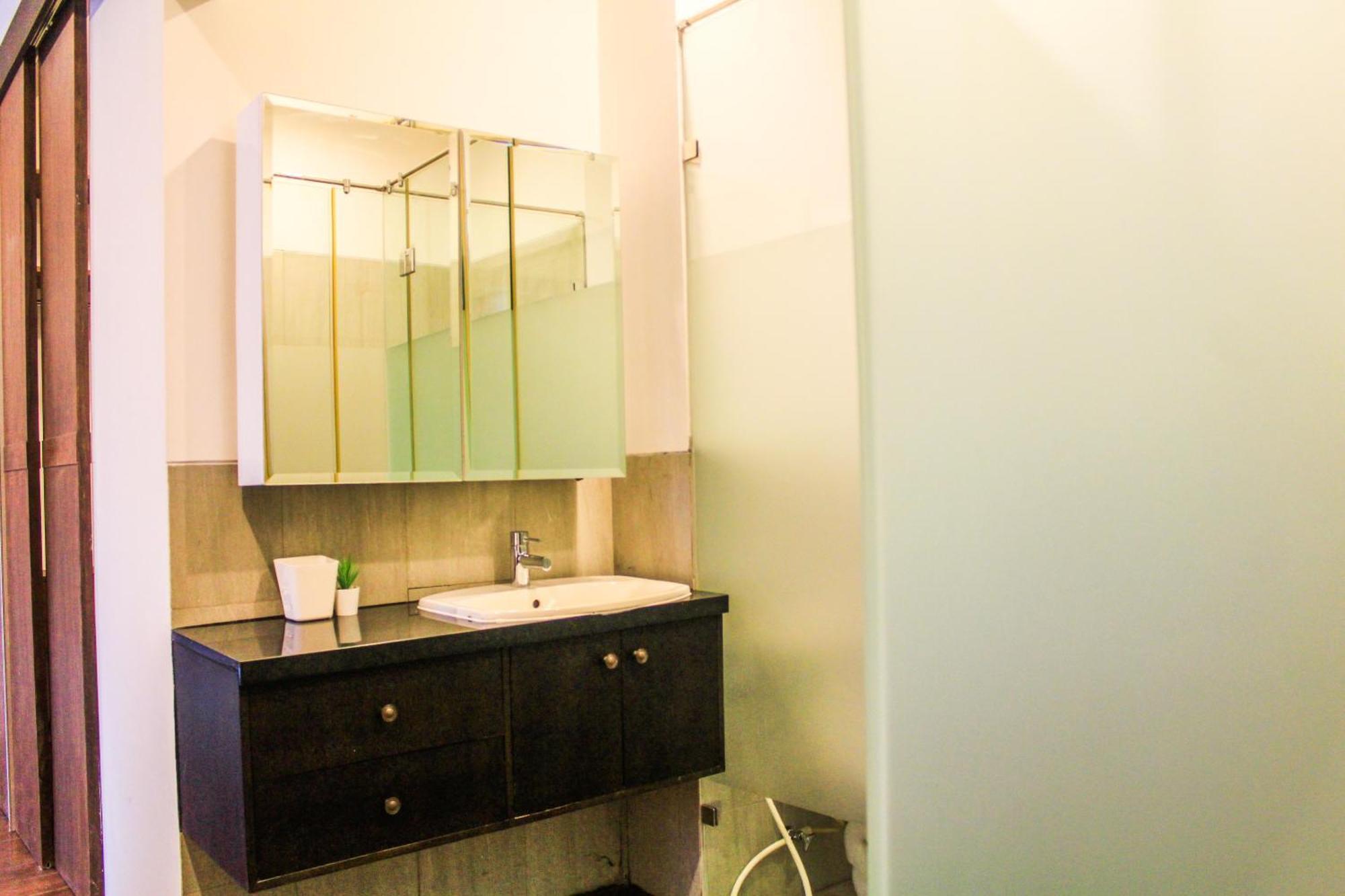 Homey And Warm 3br At Ambassade Residences By Travelio