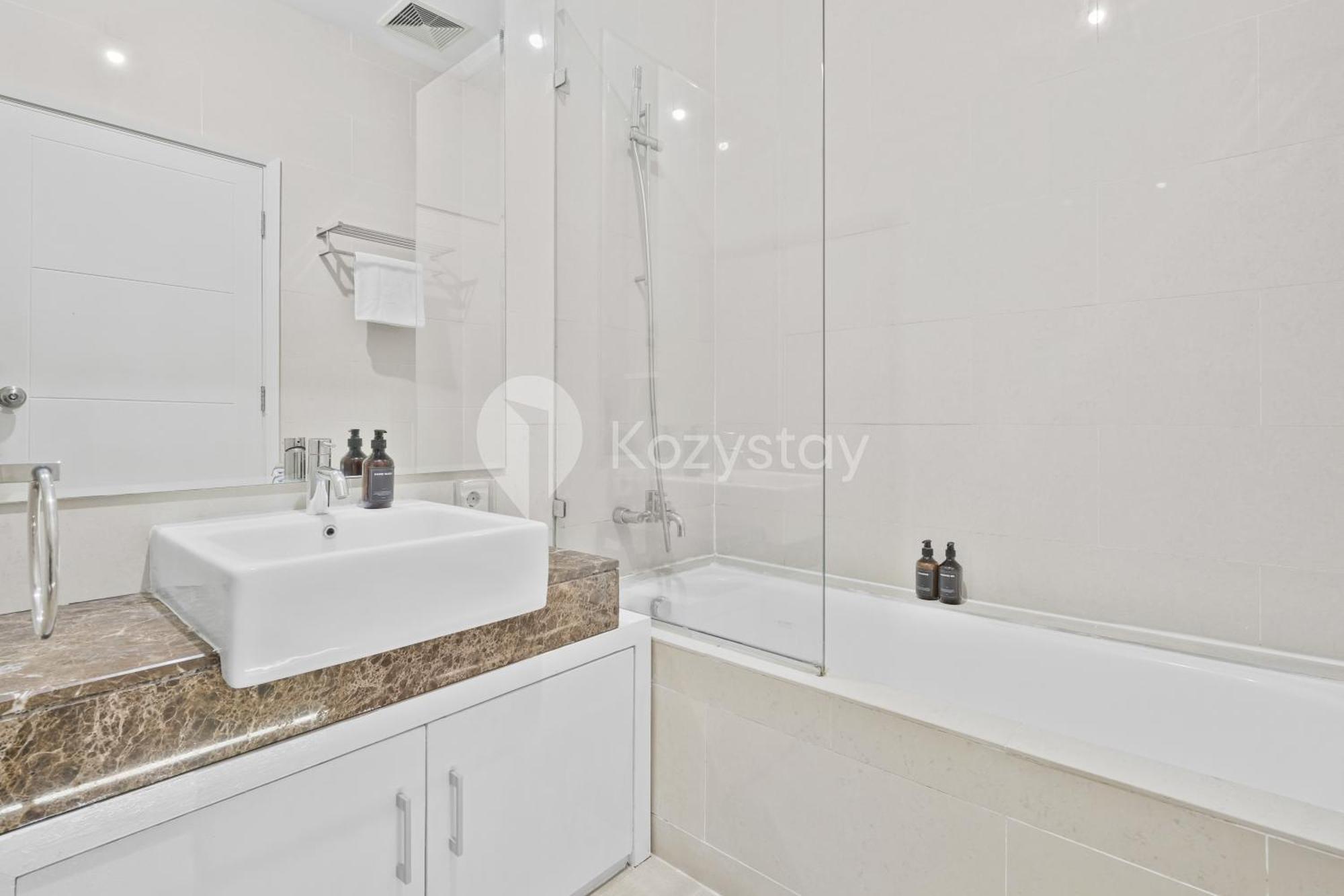 Pura By Kozystay - Kuningan Apartment *