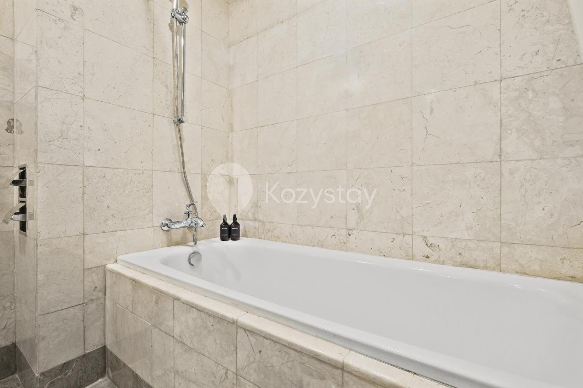 Marmo By Kozystay - Mega Kuningan Apartment *
