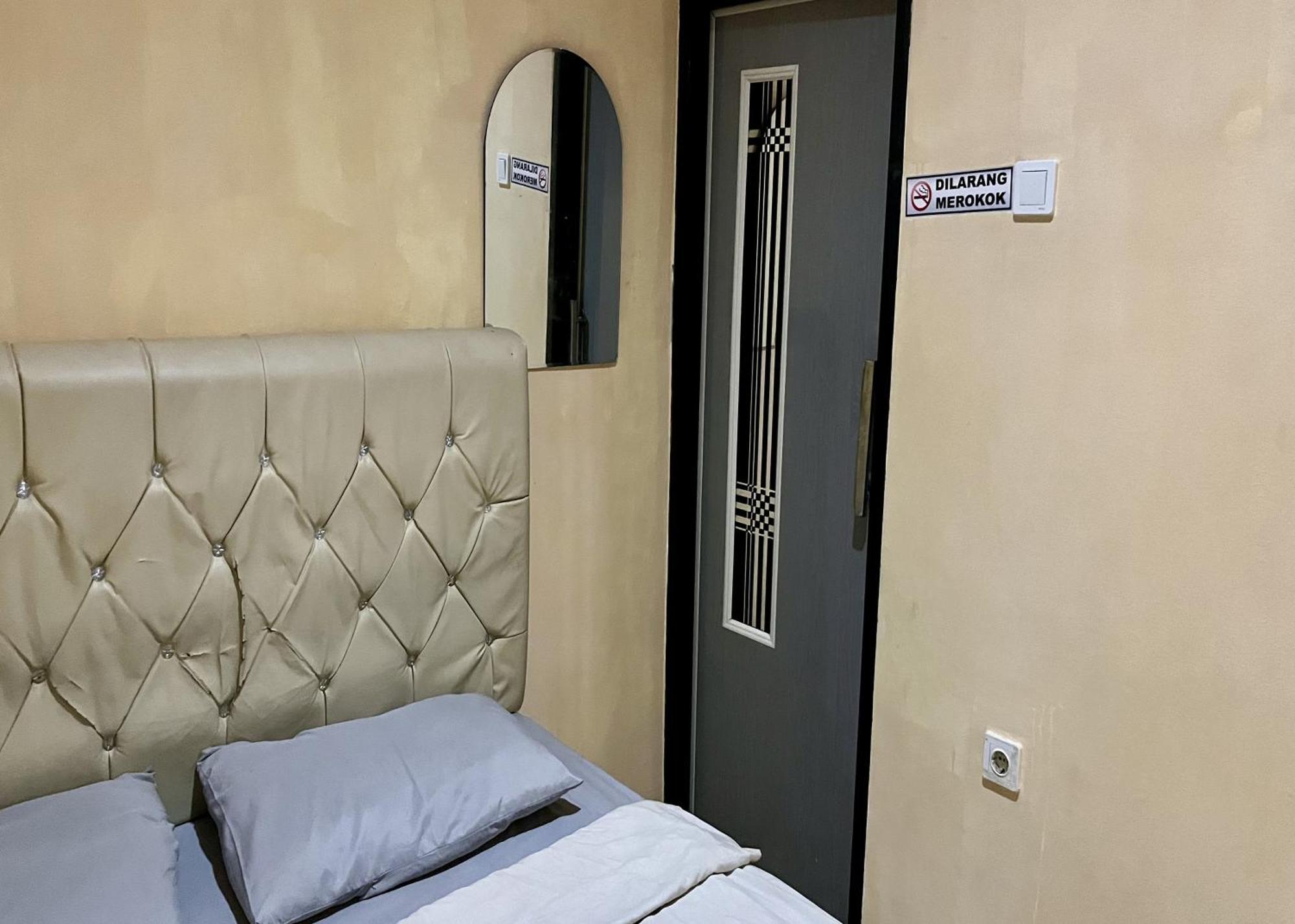 Khách sạn Rb Grogol *