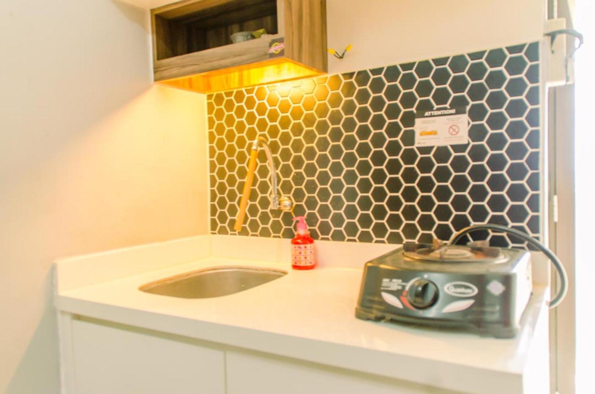 Apartment Comfort Living 1br With Extra At Mt Haryono By Travelio *
