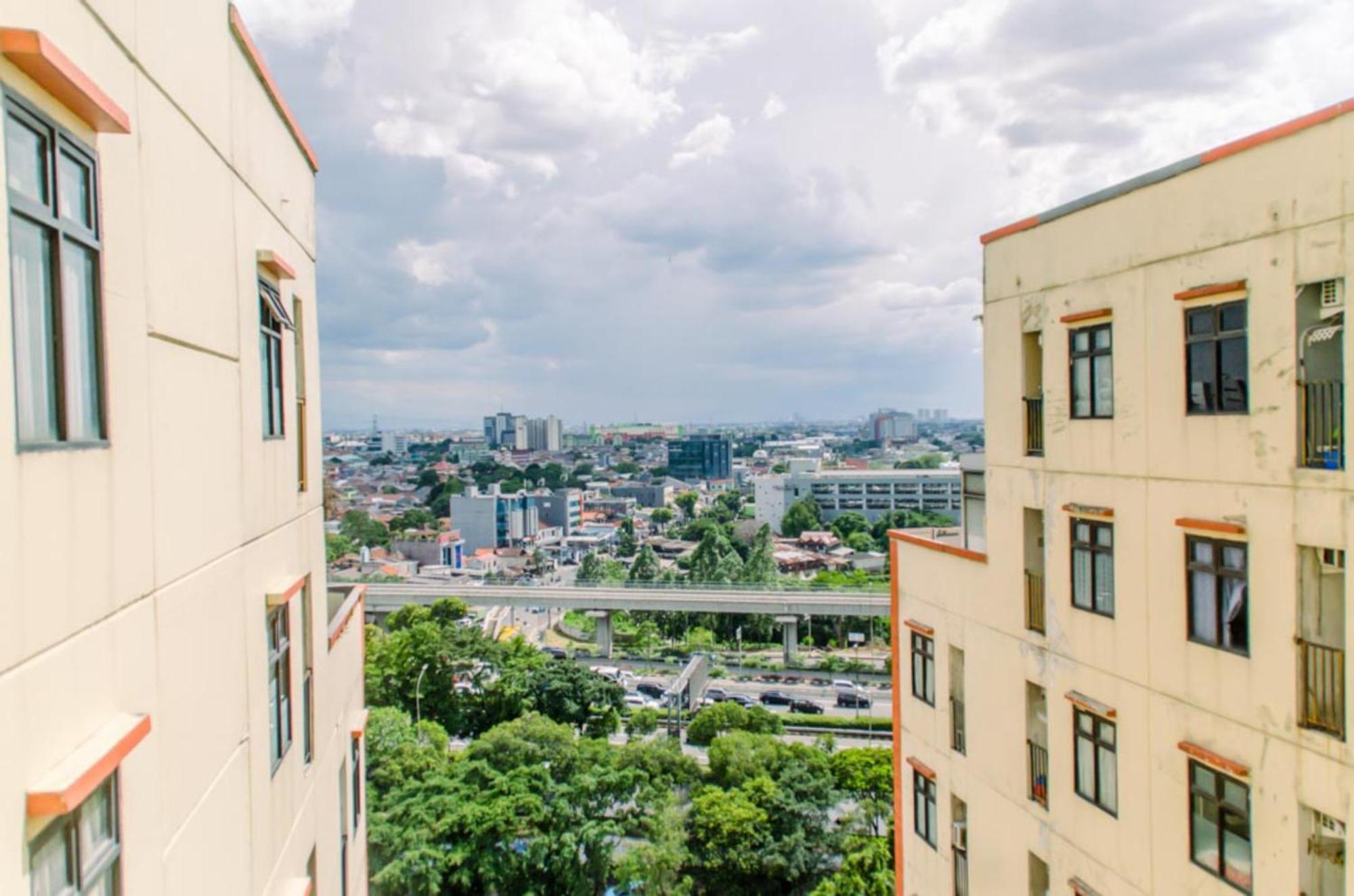 Comfort Living 1br With Extra At Mt Haryono By Travelio Apartment