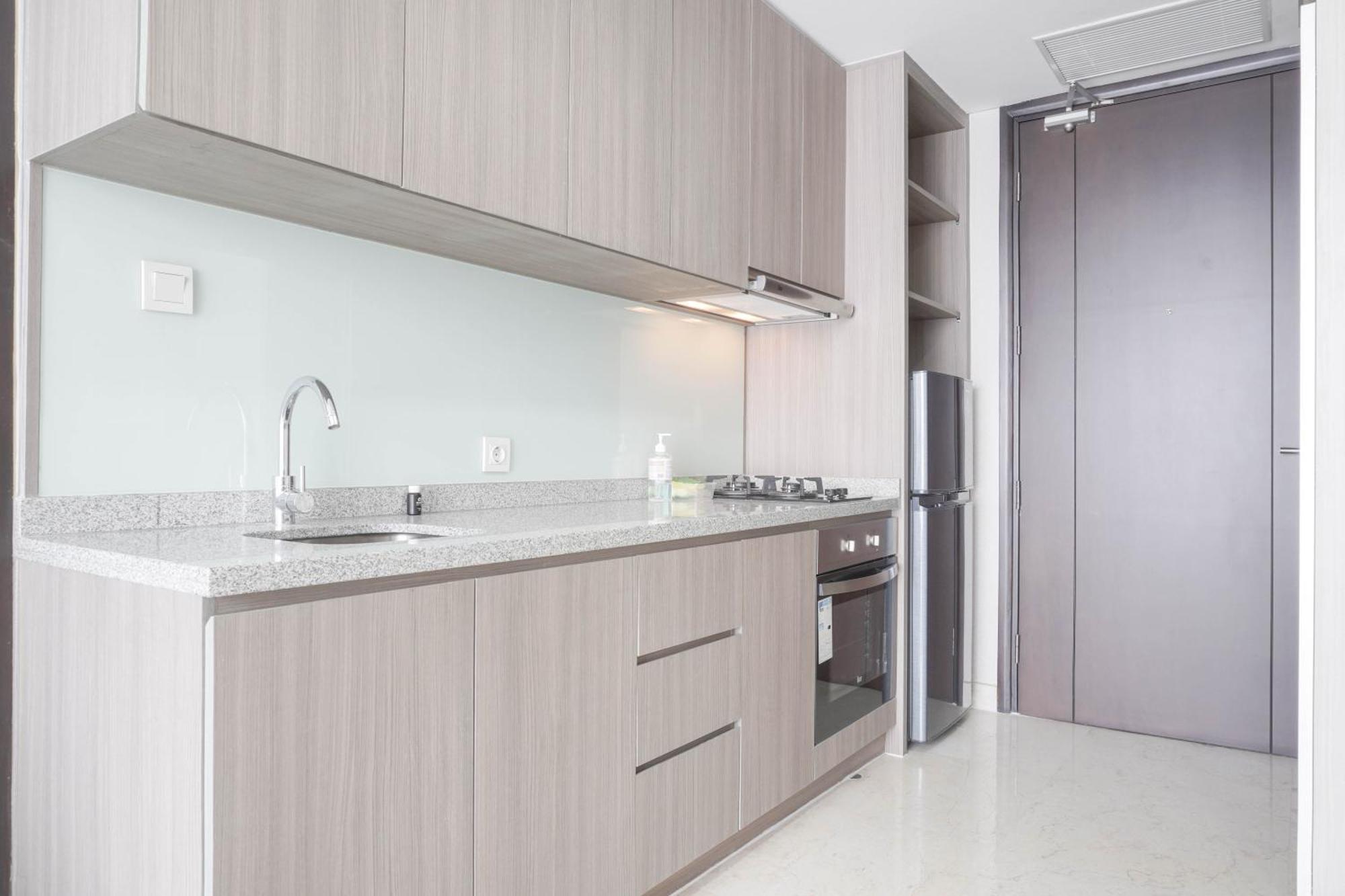 Stunning And Comfy 1br At Ciputra World 2 By Travelio *